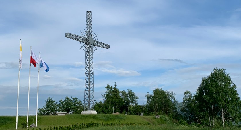 Foto: Krzyż w Krzeczowie