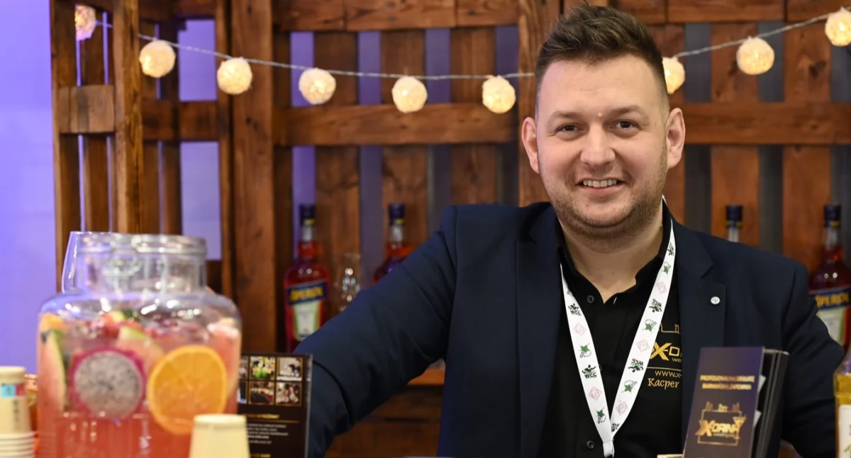 Mieszkańcy , Kacper Bogacz szkole średniej poczułem takim Panoramixem sztuki barmańskiej - zdjęcie, fotografia