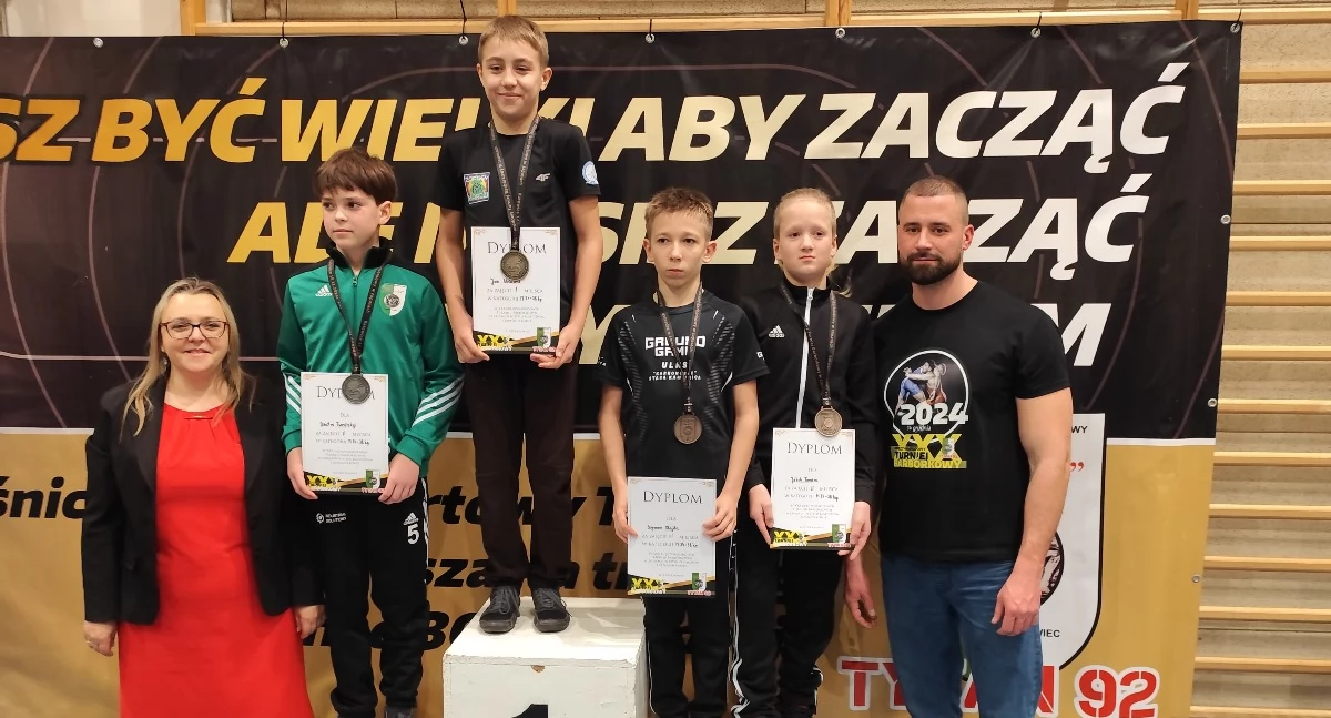 Zapasy, ostatnie weekendy tegorocznych startach myślenickich zapaśników - zdjęcie, fotografia