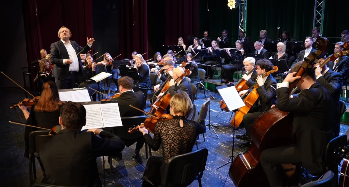 Koncerty, muzyka, Myślenice Wielka Noworoczna Polish Philharmonic [GALERIA ZDJĘĆ] - zdjęcie, fotografia