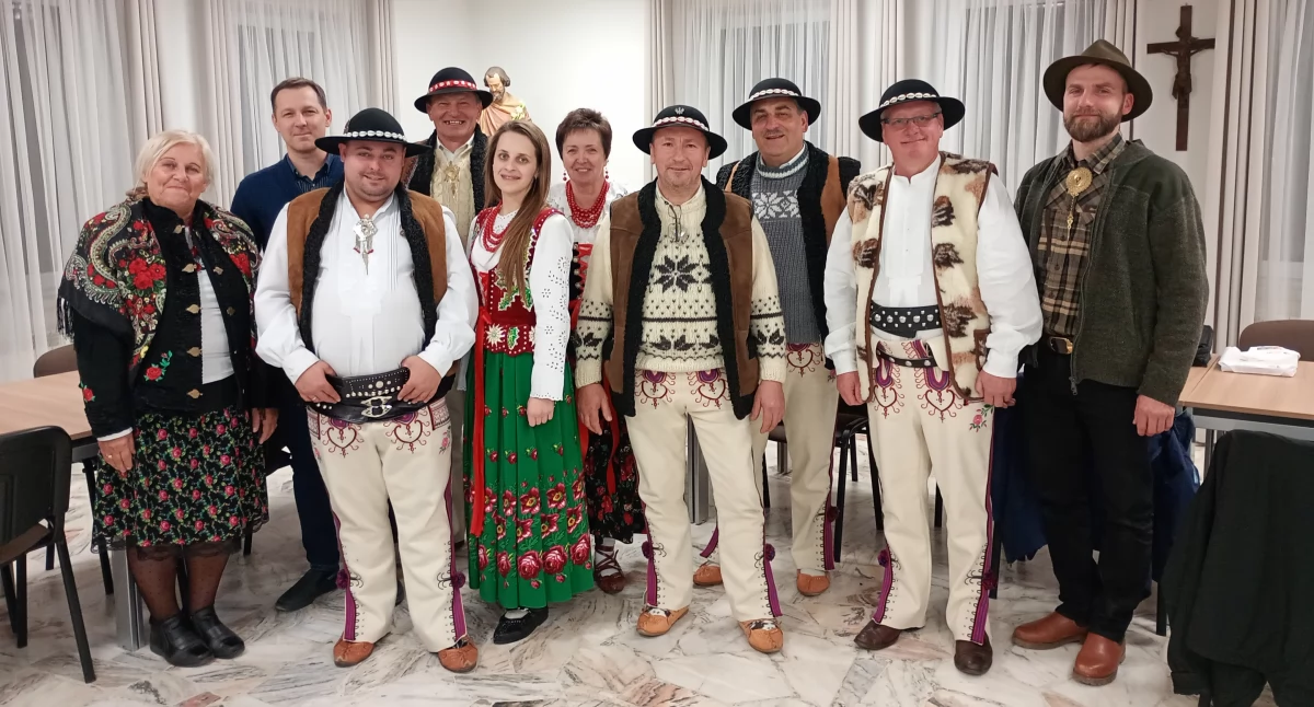Mieszkańcy , zarząd Związku Podhalan Oddziału Myślenice - zdjęcie, fotografia