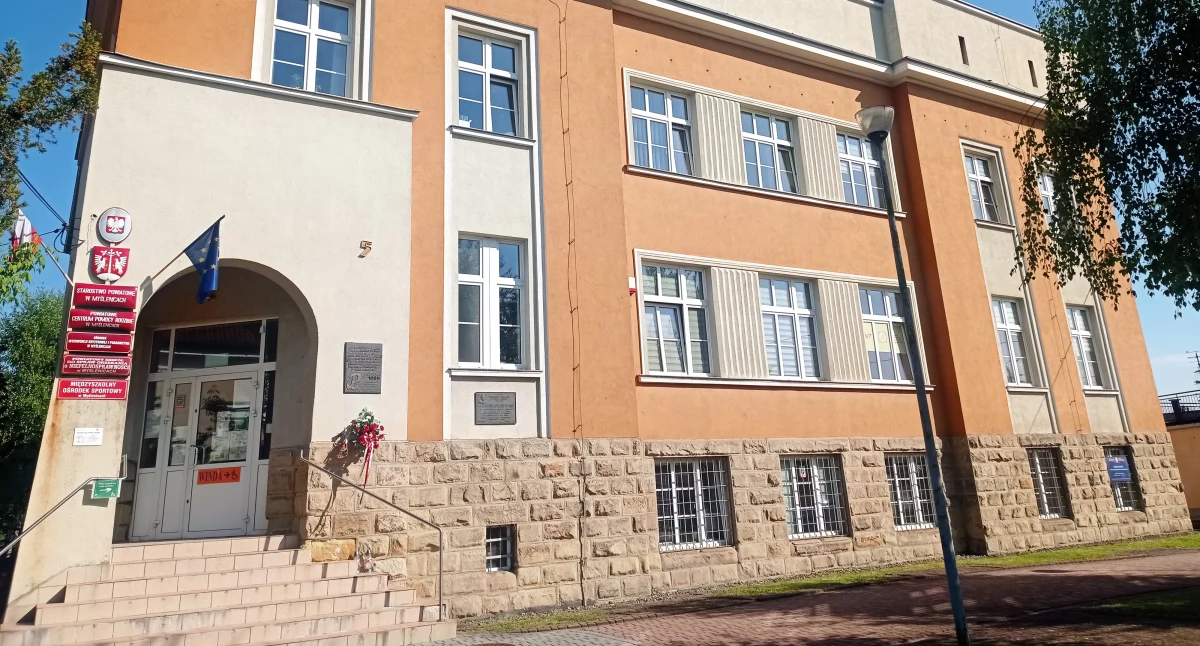 Mieszkańcy , Ośrodek Interwencji Kryzysowej Myślenicach działa działa rozszerza ofertę pomocy - zdjęcie, fotografia