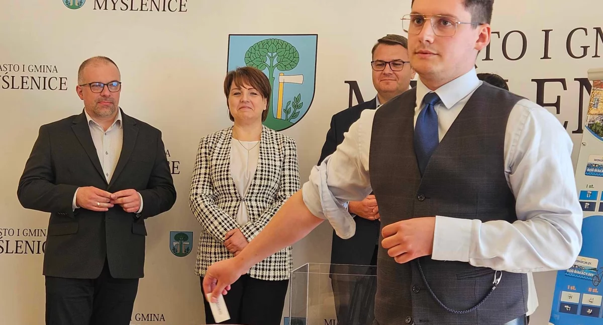 Konkursy plebiscyty, Myślenice Rozstrzygnięcie loterii Rozlicz Myślenicach wyłonieni zostali zwycięzcy - zdjęcie, fotografia
