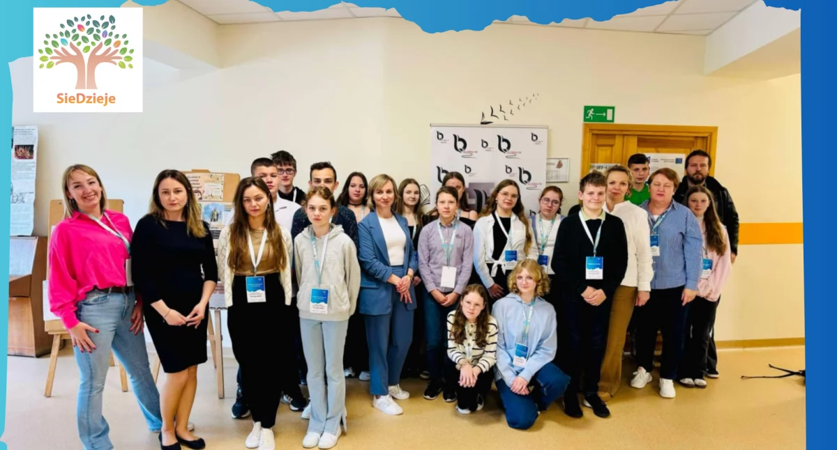 Edukacja szkoły, Dobczyce Młodzi samorządowcy akcji czyli samorządy uczniowskie wymieniają swoimi doświadczeniami - zdjęcie, fotografia