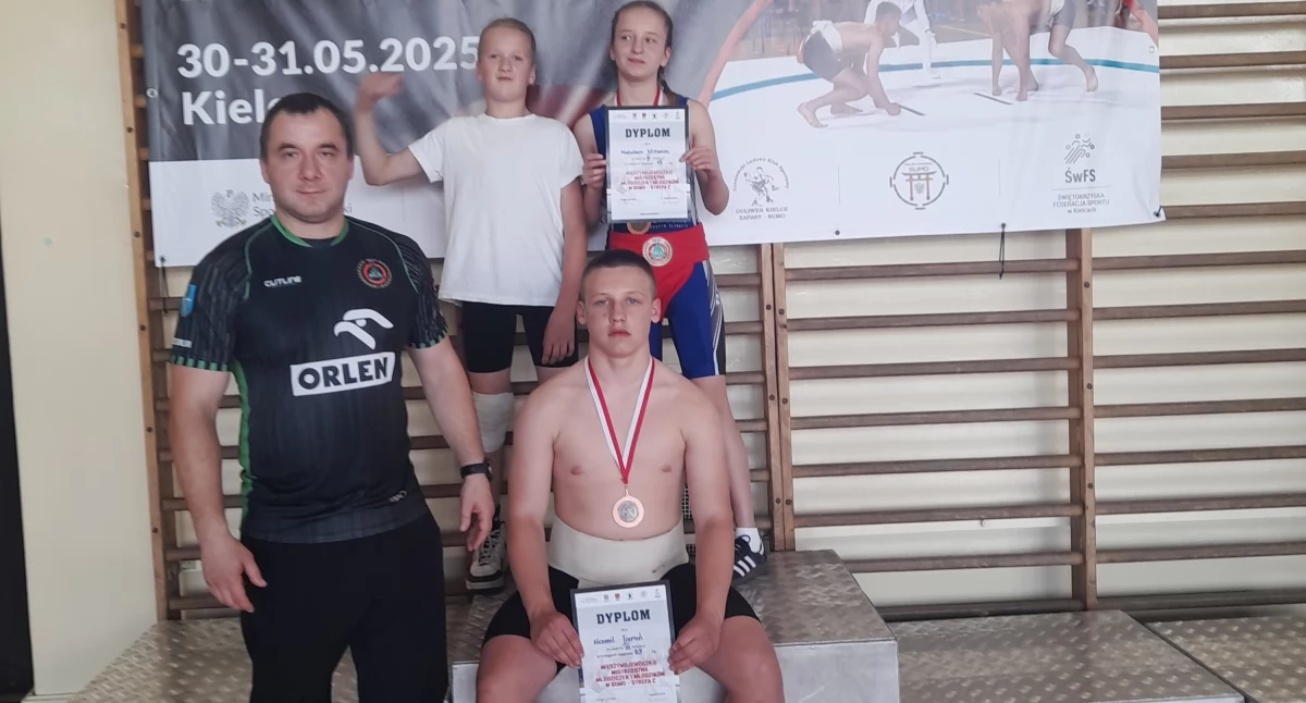 Zapasy, Myślenice Międzywojewódzkich Mistrzostw Młodzików przywieźli medale - zdjęcie, fotografia