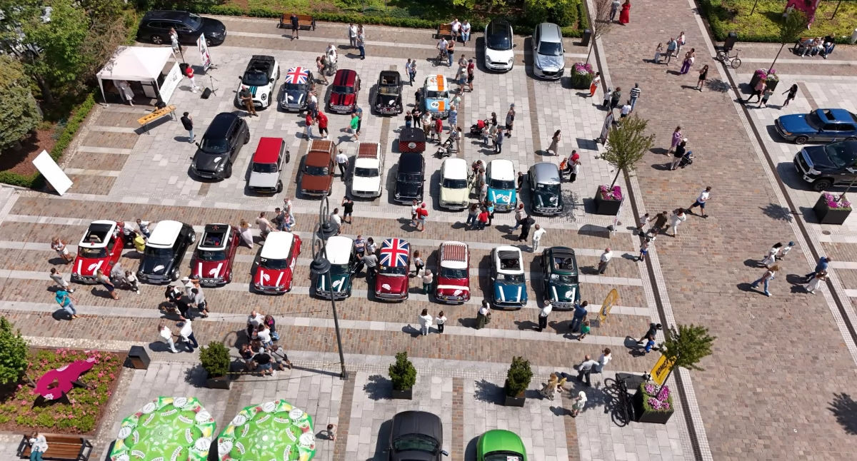 Motoryzacja, Myślenice Miniaki znów opanowały centrum miasta - zdjęcie, fotografia