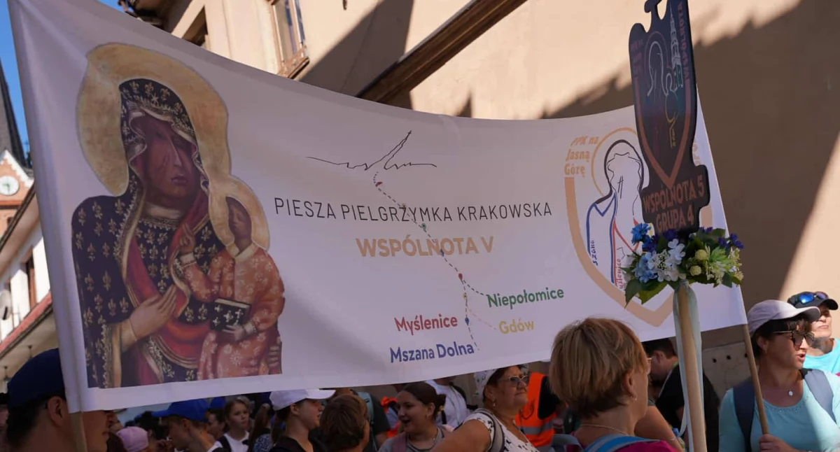 Religia , Myślenice Pielgrzymi wyruszyli pokłonić Częstochowskiej - zdjęcie, fotografia