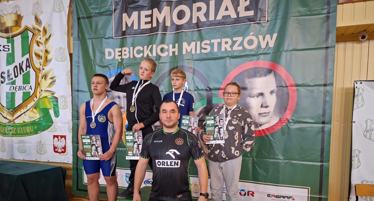 Zapasy, Zawodnicy Dalin Myślenice wrócili Dębicy medalami - zdjęcie, fotografia