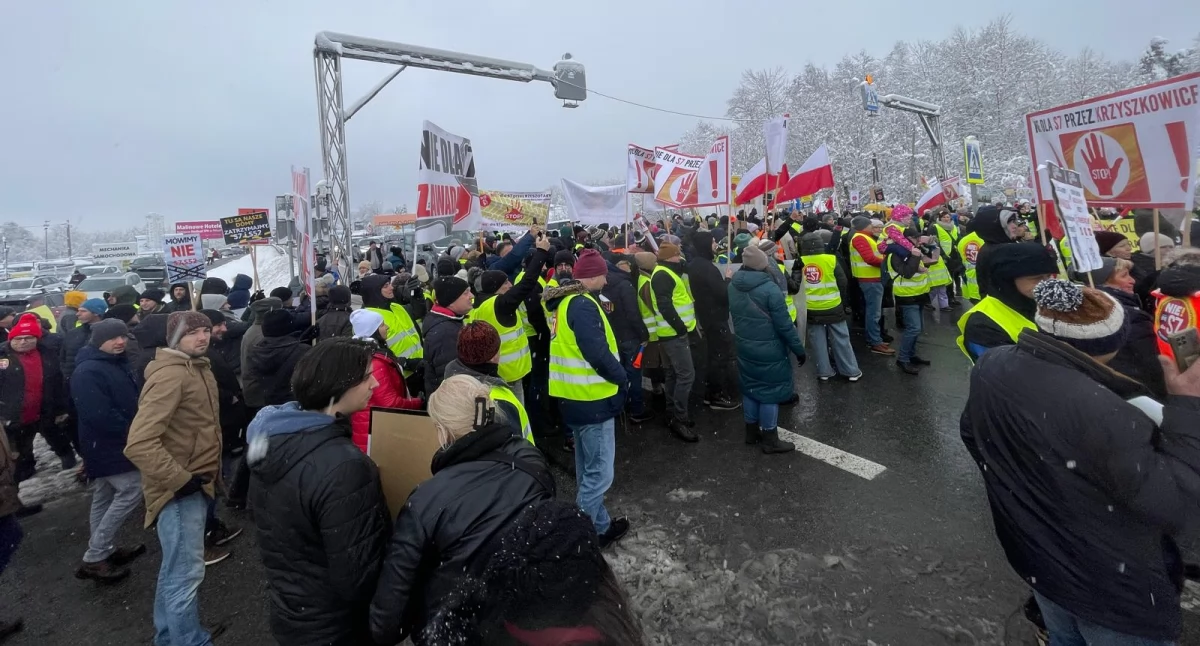 Mieszkańcy , Protest mieszkańców Głogoczowa przeciw przebiegowi łącznika [TRANSMISJA ŻYWO GALERIA ZDJĘĆ] - zdjęcie, fotografia