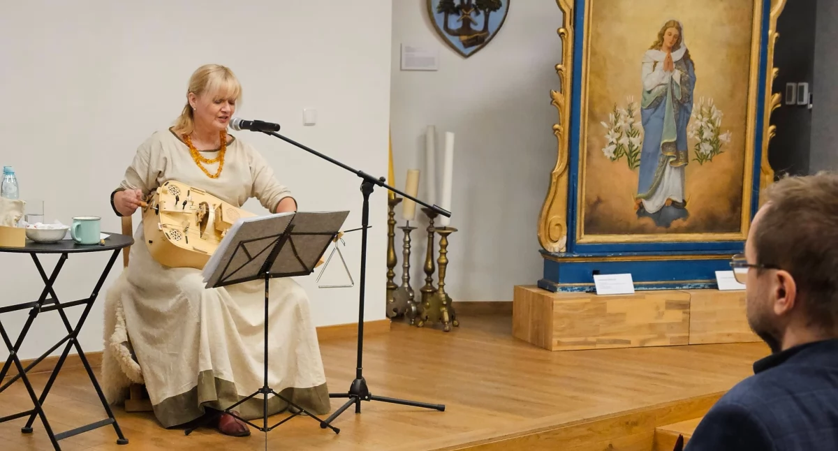 Koncerty, muzyka, Myślenice Średniowieczne pieśni czyli Kolęda Lirą Muzeum Niepodległości Myślenicach - zdjęcie, fotografia