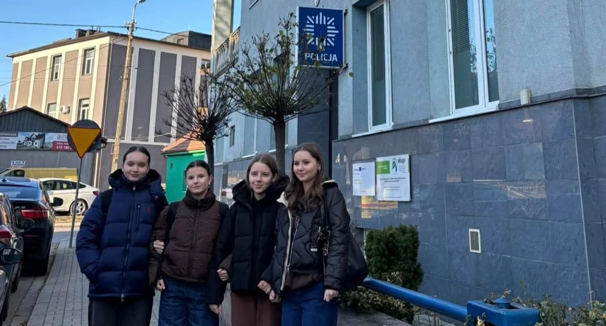 Edukacja szkoły, Myślenice Uczennice Tadeusza Kościuszki udowadniają młodzież potrafi brać odpowiedzialność bezpieczeństwo swoje innych - zdjęcie, fotografia