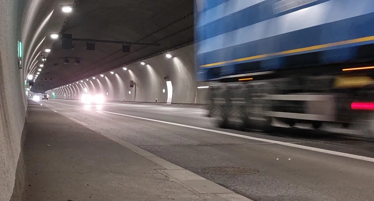Foto: GDDKiA Oddział Kraków - zdjęcie archiwalne tunel pod Luboniem Małym na S7 