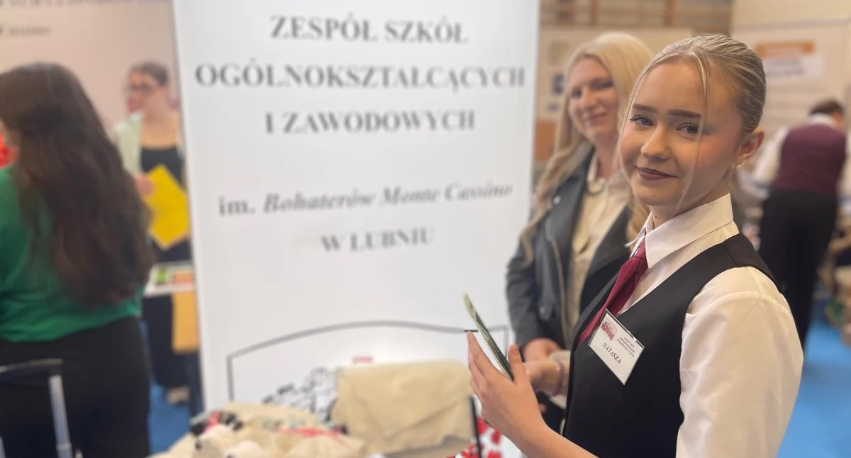 Edukacja szkoły, Myślenice Pytają sprawdzają porównują Targi Edukacyjne Powiatu Myślenickiego - zdjęcie, fotografia