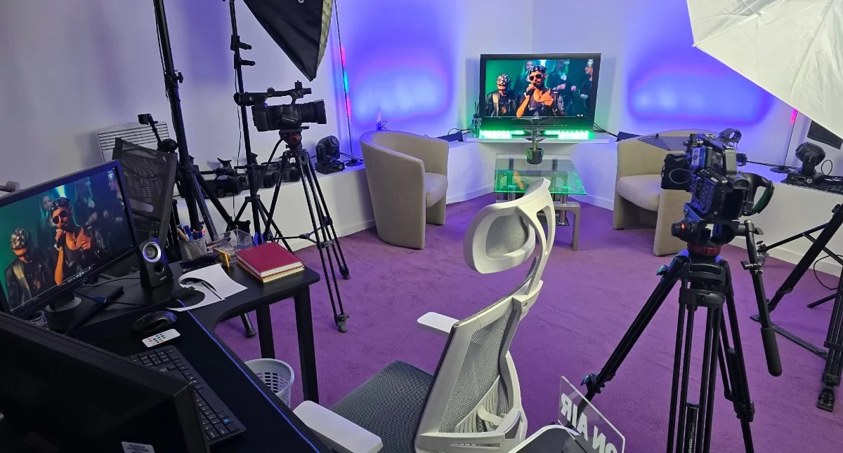 Komunikaty, Myślenice lokalizacja redakcji studia Myślenice Telewizji Internetowej Regionu Południe - zdjęcie, fotografia