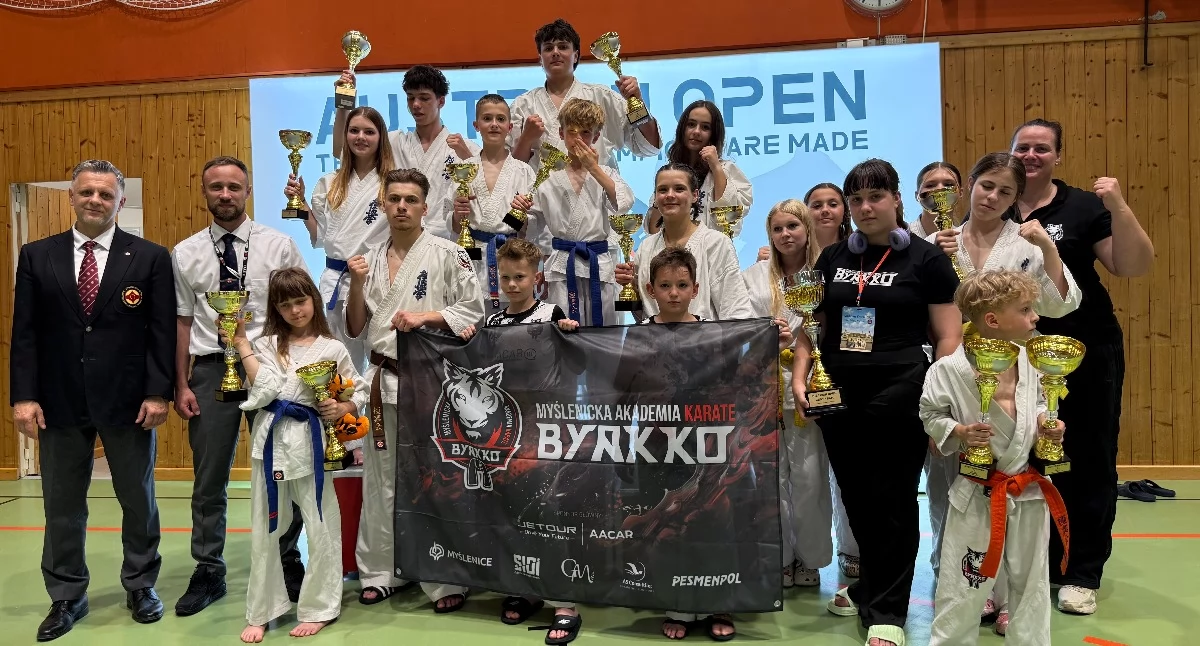 Pozostałe, miejsce drużynowo Myślenickiej Akademii Karate Byakko Austria - zdjęcie, fotografia