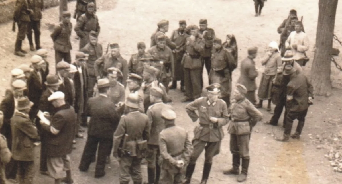 Perły Myślenic, Perły ziemi myślenickiej Okupant hitlerowski rewiduje mieszkańców Dobczyc - zdjęcie, fotografia
