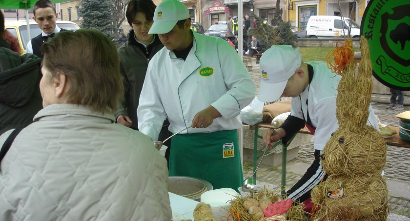 Wielkanocne śniadanie dla mieszkańców Myślenic 2005