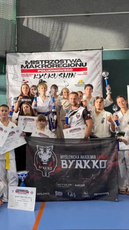 Byakko drużynowym mistrzem Polski Południowej. 22 medale dla karateków z Myślenic