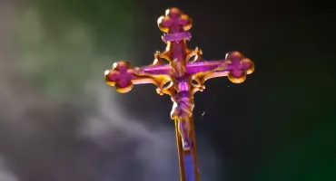 Wielki Piątek w kościele katolickim. Dzień ciszy, postu i zadumy nad męką Chrystusa