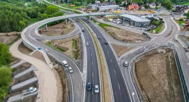 Od poniedziałku 8 czerwca zmiana organizacji ruchu na zakopiance w rejonie nowej kładki dla pieszych w Myślenicach