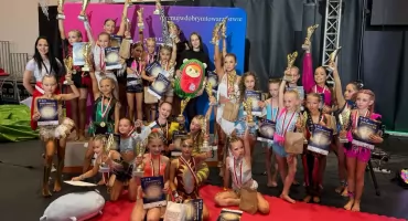 Nowoczesne formy gimnastyki, akrobatyki i tańca sławią Myślenice na arenie międzynarodowej. Zawodniczki Klubu Lady Fitness znów z medalami ! 