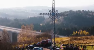 Dzień Pamięci Ofiar i Sprawców Wypadków Trasy S7 - po raz kolejny odbędzie się spotkanie przy krzyżu nad zakopianką w Krzeczowie 