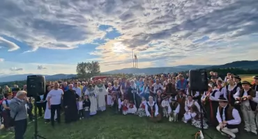 Kiecka zadebiutowała w akcji Odkryj Beskid Wyspowy. Na szczyt weszło ponad 300 osób