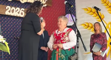 Janina Kowalczyk z Krzeczowa z honorową odznaką Zasłużony dla Kultury Polskiej 