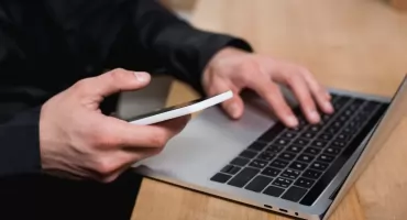 Oszustwa internetowe nie omijają żadnej grupy wiekowej przekonał się o tym 18-latek z powiatu myślenickiego