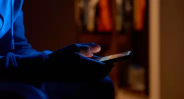 Miał inwestować, stracił ponad 45 tysięcy złotych. Oszuści przejęli dostęp do jego konta