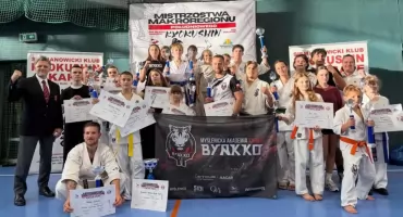 Byakko drużynowym mistrzem Polski Południowej. 22 medale dla karateków z Myślenic
