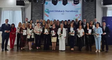 Dzień Edukacji Narodowej w Myślenicach-  tegoroczne nagrody burmistrza wręczone 