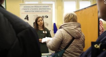 Myślenice. Trwają Powiatowe Targi Pracy. Zobacz, co czeka na potencjalnych pracowników z terenu powiatu myślenickiego
